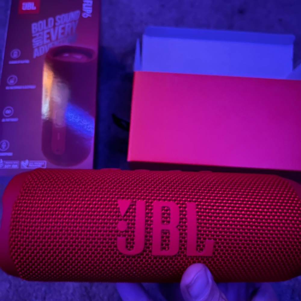 Jbl flip 6 waterproof portable speaker
